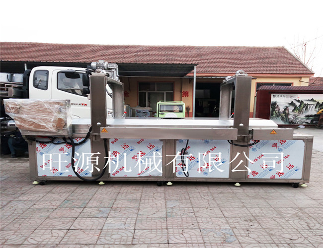 全自動麻花刮渣油炸機 特價電加熱麻花油炸設(shè)備 豆皮油炸機廠家