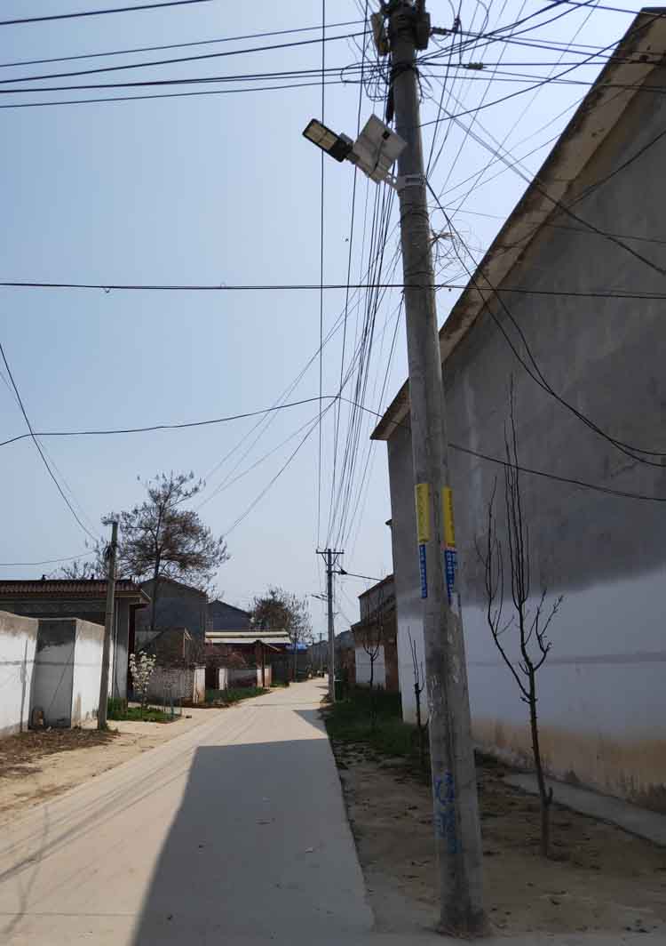 云南可用太陽能路燈庭院燈中太陽能電池板組件在安裝中注意事項(xiàng)